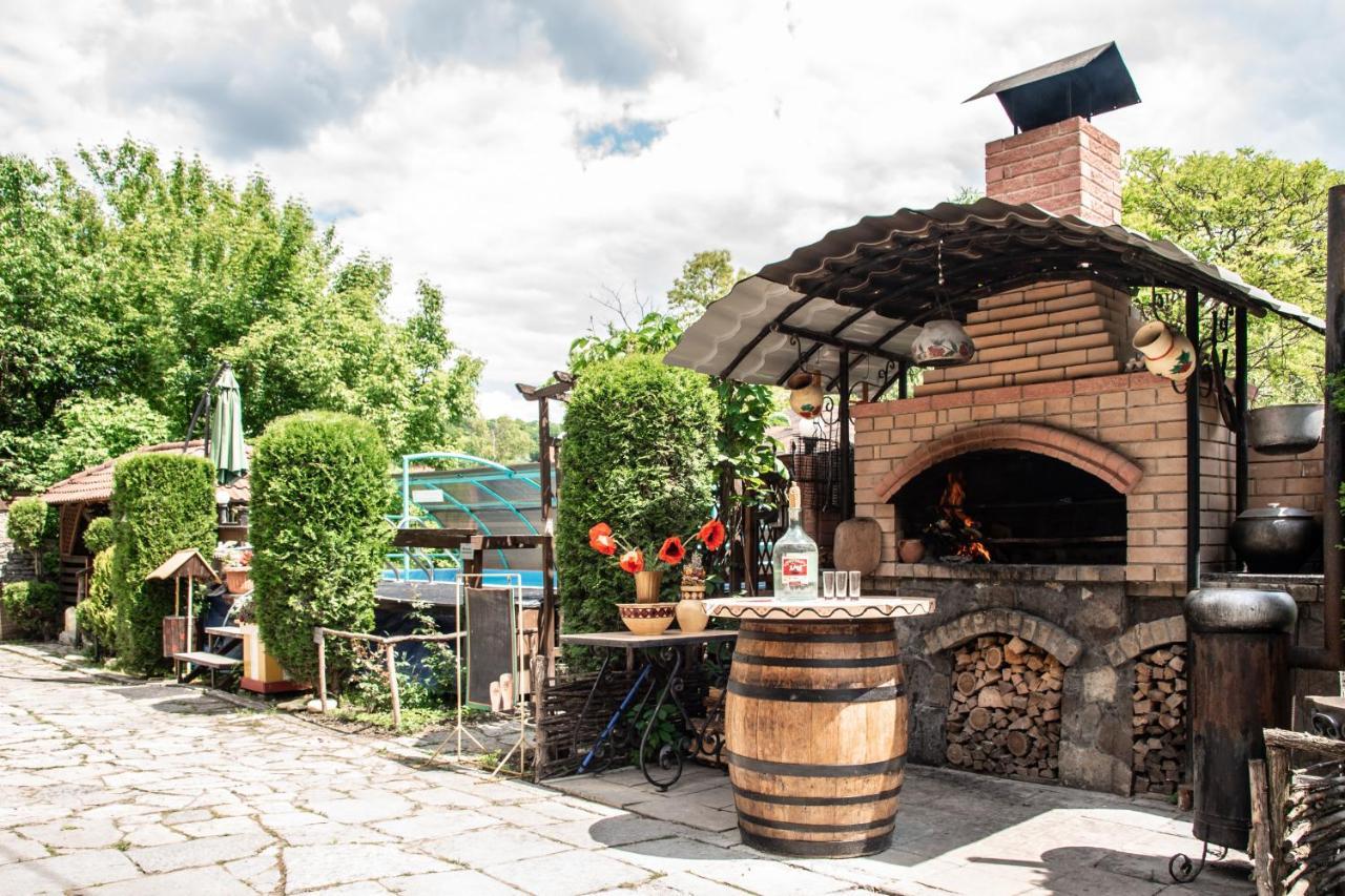 Bilya Richky Hotel Kamianets-Podilskyi Exterior photo
