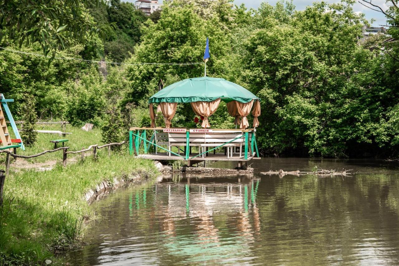 Bilya Richky Hotel Kamianets-Podilskyi Exterior photo