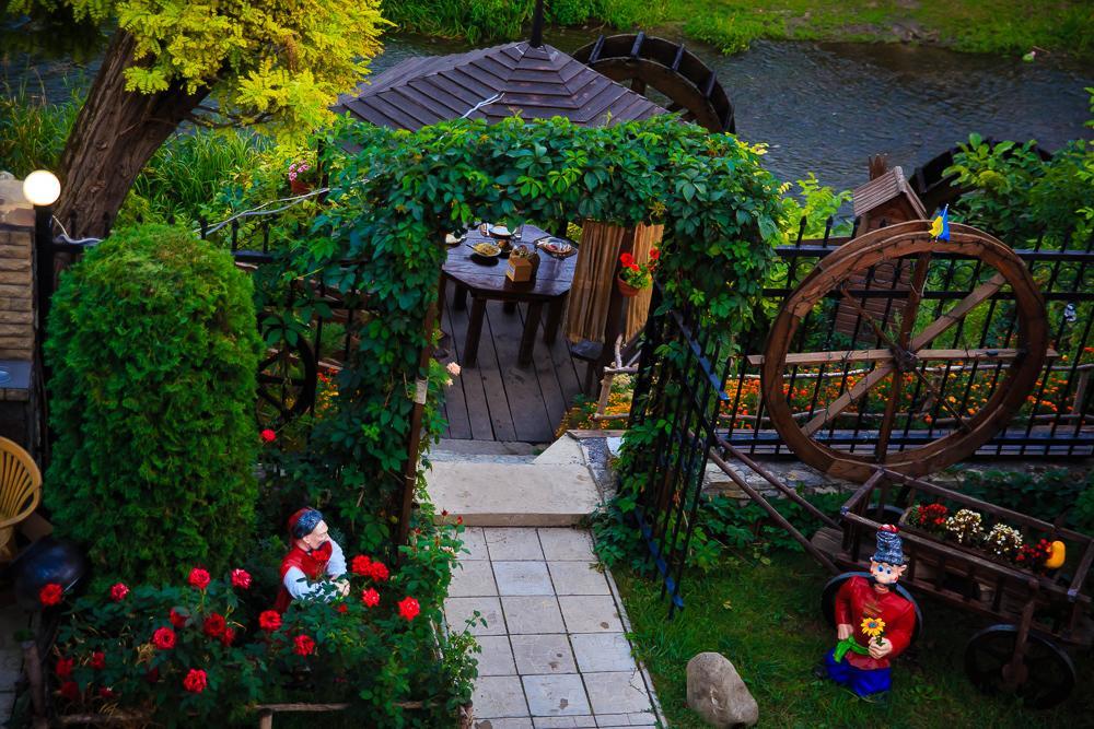 Bilya Richky Hotel Kamianets-Podilskyi Exterior photo
