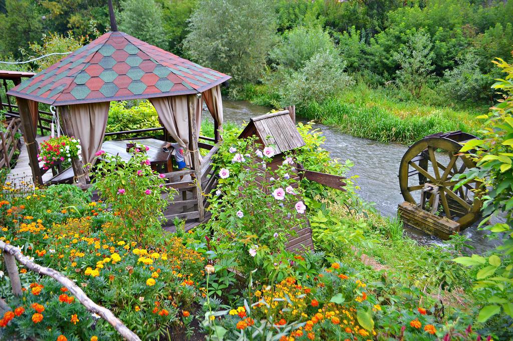Bilya Richky Hotel Kamianets-Podilskyi Exterior photo
