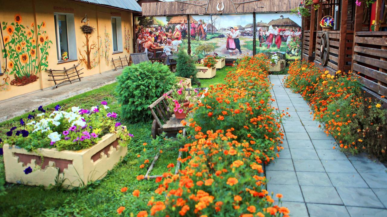 Bilya Richky Hotel Kamianets-Podilskyi Exterior photo